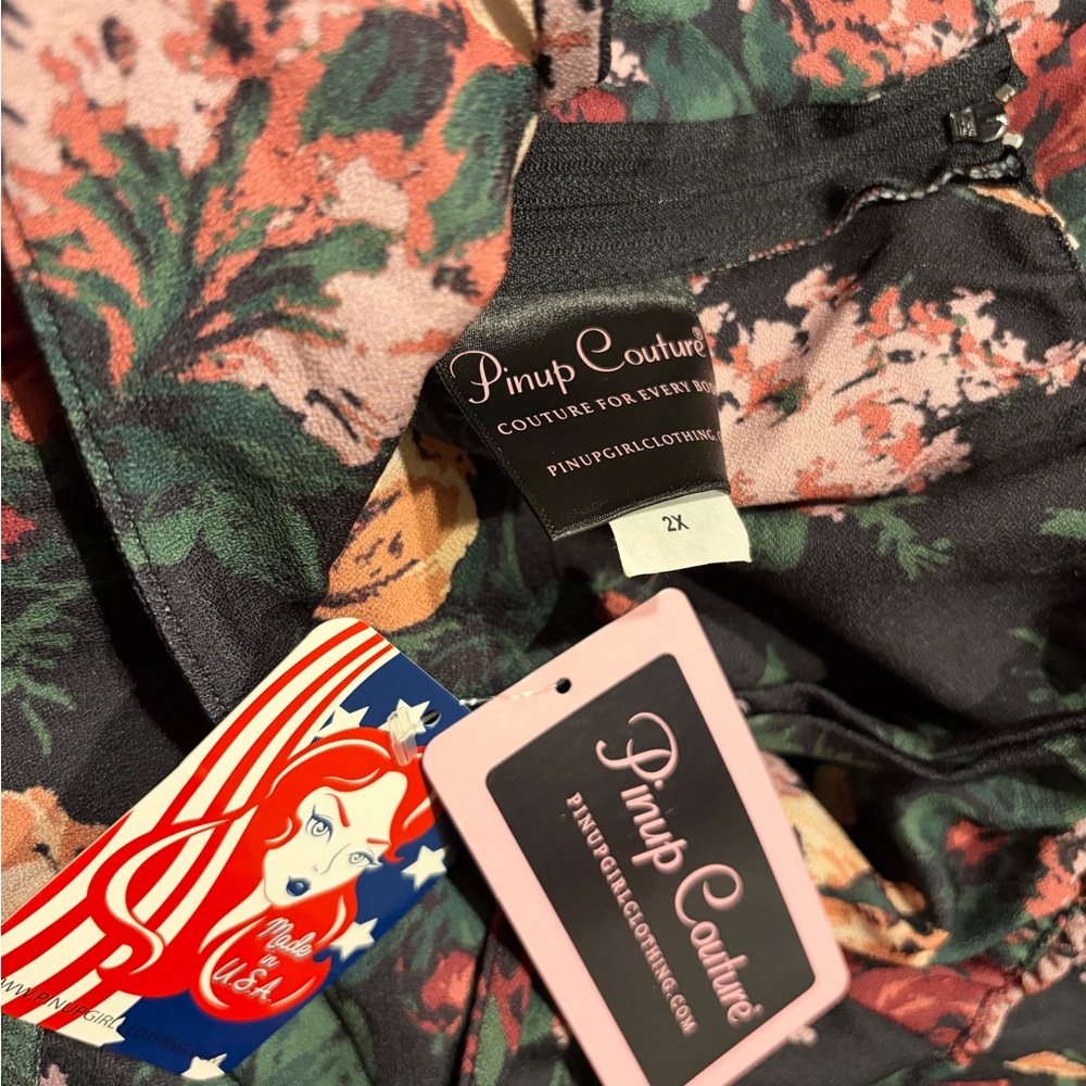 Pinup Couture PUG Amalie Dress In Dark Bella Roses Size 2XL NWT *flaw* - Picture 7 of 10
